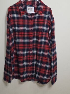American Eagle Outfitters Red and Navy Plaid Button-Down Shirt